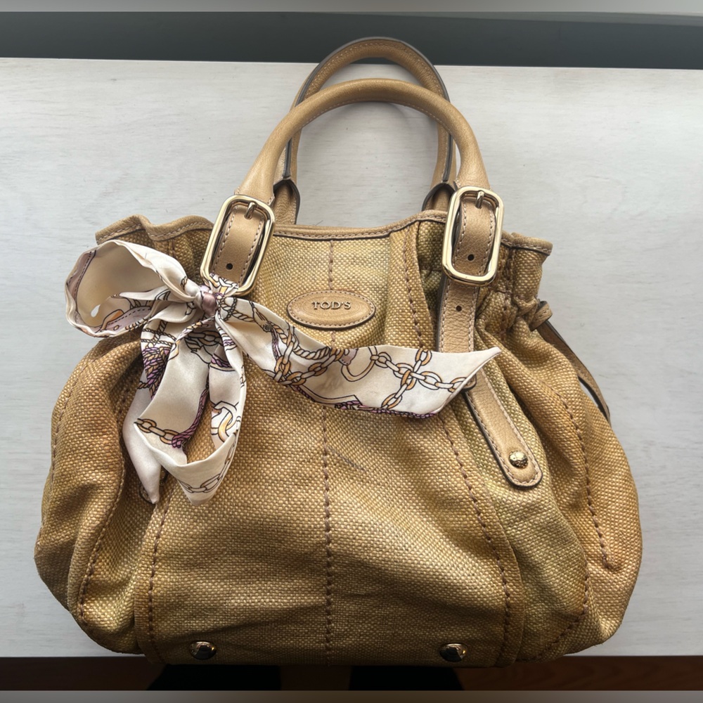 TOD’S Luxury Tan Drawstring Bucket Bag